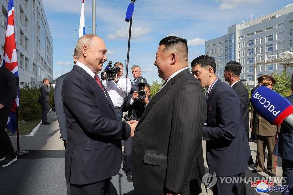 North Korean leader Kim Jong-un (R) is greeted by Russian President Vladimir Putin at the Vostochny Cosmodrome space launch center in the Russian Far East on Sept. 13, 2023, in this photo released by the North's official Korean Central News Agency the next day. (For Use o<em></em>nly in the Republic of Korea. No Redistribution) (Yonhap)
