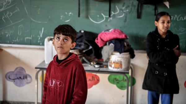 Palestinians in Rafah, Gaza, are trying to educate their children with limited resources since the school year was suspended due to the o<em></em>ngoing Israeli war. Photo: Getty Images